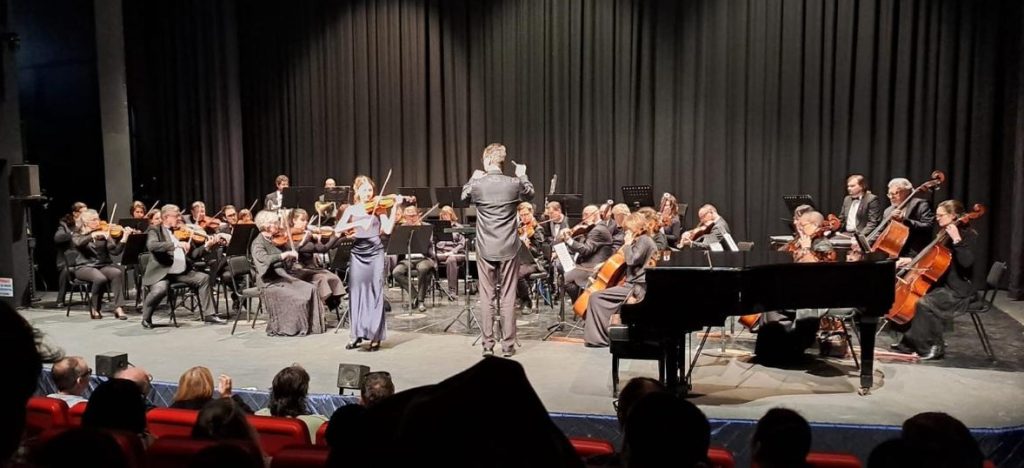 Bianca van Standen playing violin at the RSO's 2026 Rising Stars Youth Concert